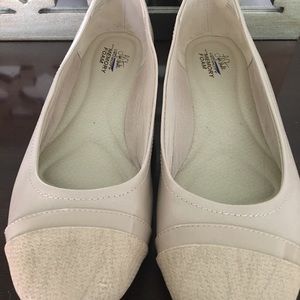 Memory foam life stride nude ballet flats